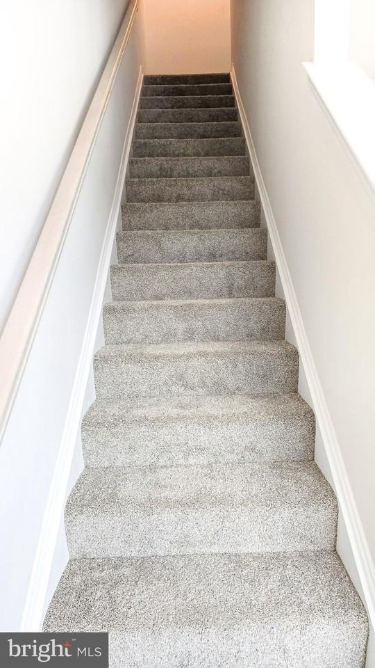 3089 Herr St - Photo 3 of 40