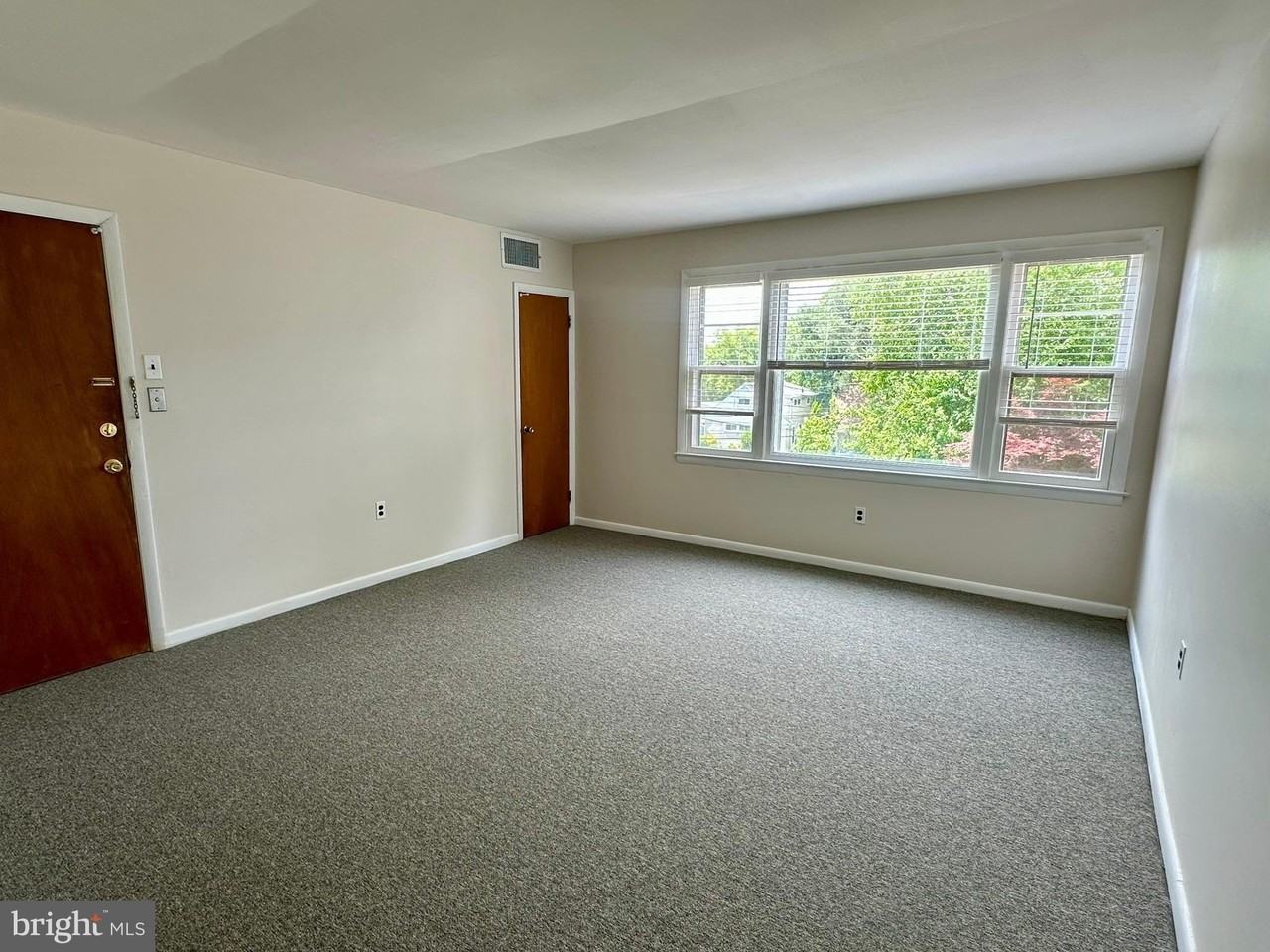 117 Elm Ave #6 - Photo 4 of 21