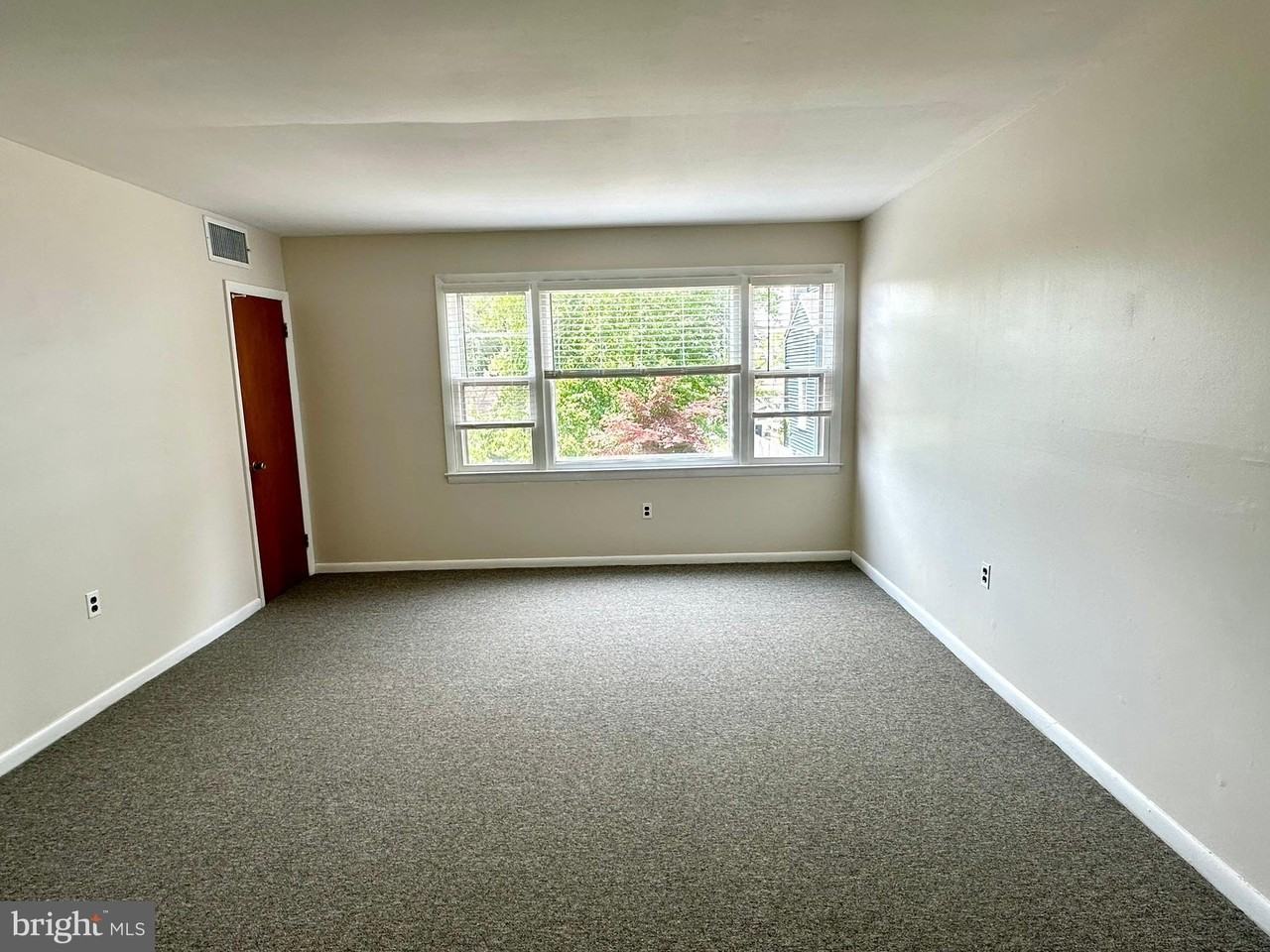 117 Elm Ave #6 - Photo 5 of 21