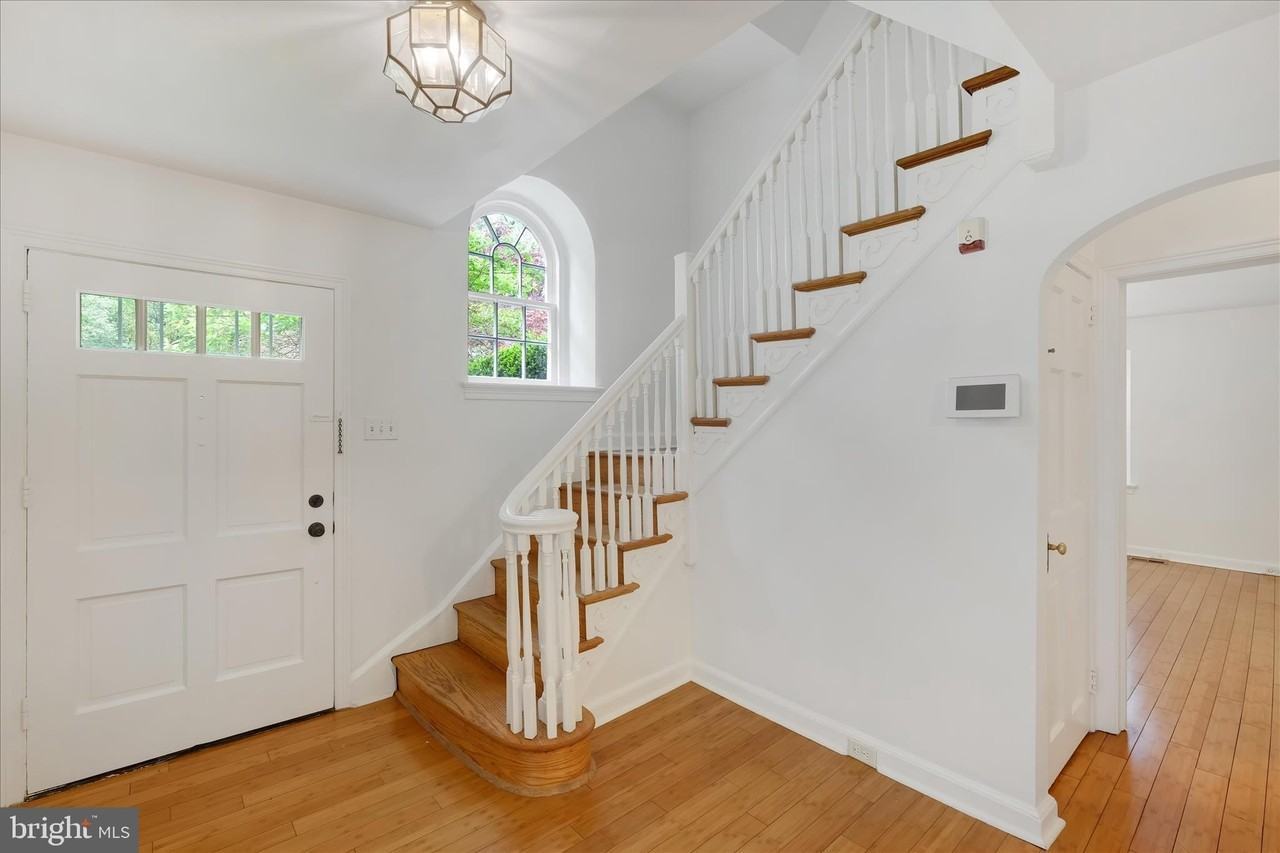 304 Winding Way - Photo 6 of 43