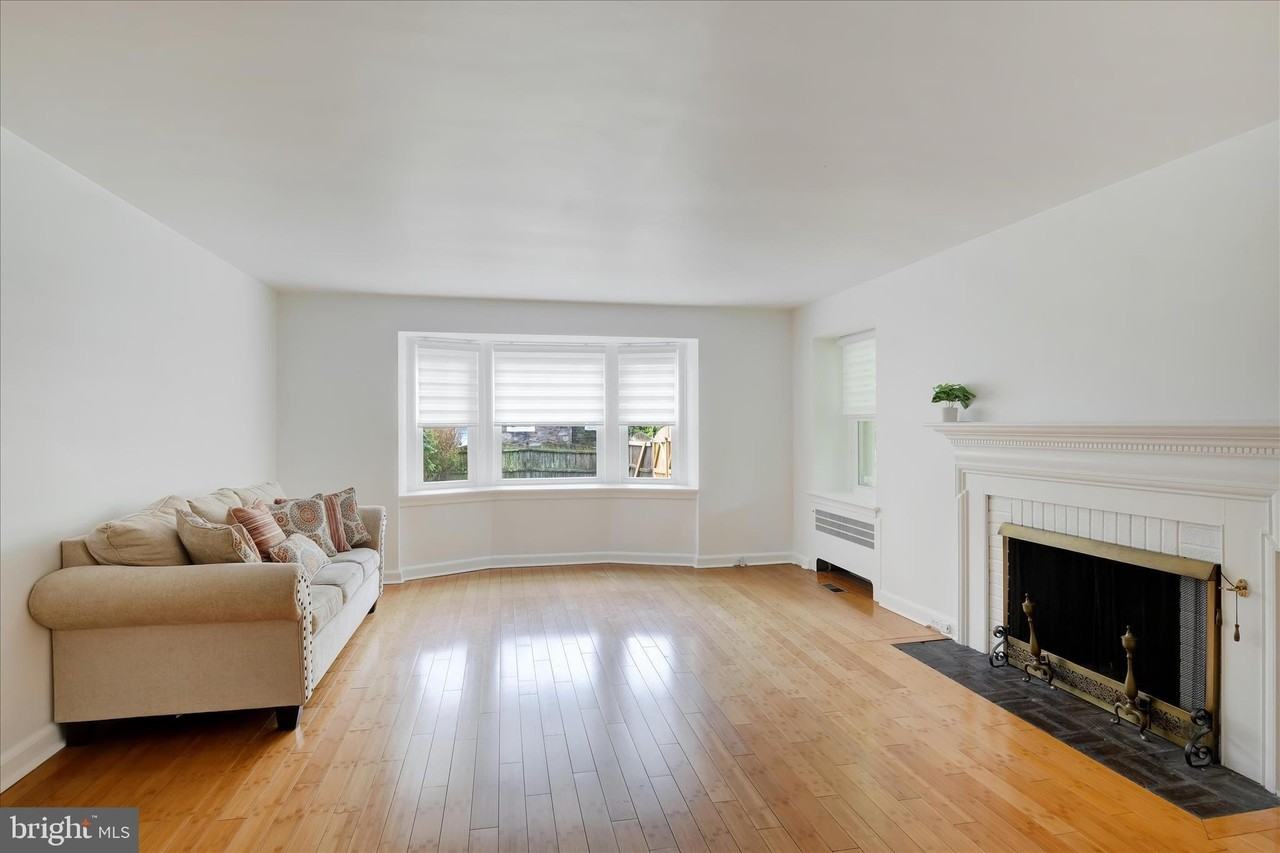 304 Winding Way - Photo 7 of 43