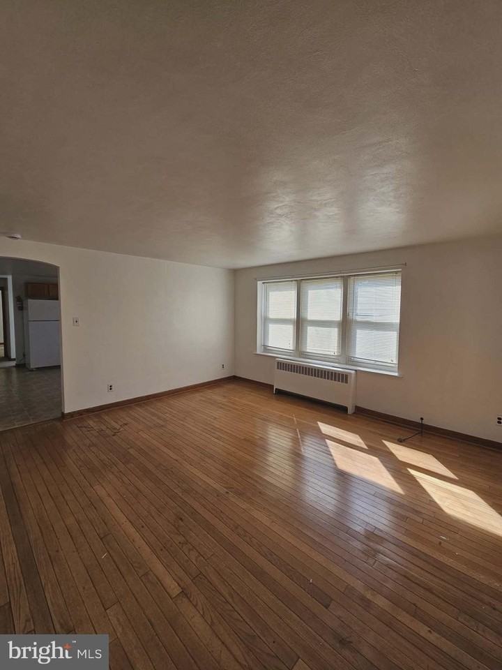 100 E 3rd St #3 - Photo 2 of 9