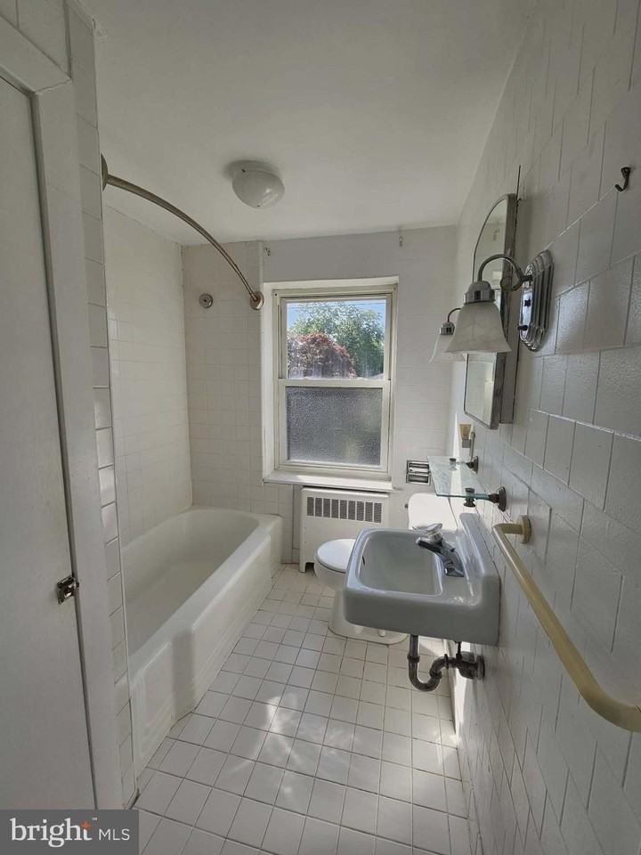 100 E 3rd St #3 - Photo 4 of 9