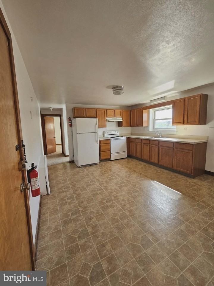 100 E 3rd St #3 - Photo 6 of 9