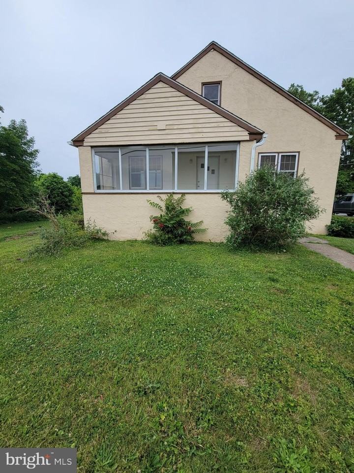 106 CENTER Avenue - Photo 2 of 20