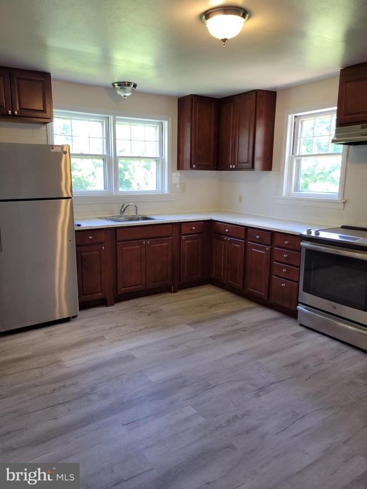 106 CENTER Avenue - Photo 4 of 20