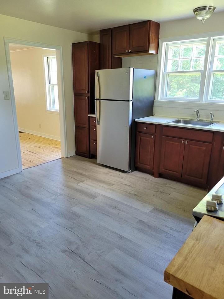 106 CENTER Avenue - Photo 5 of 20