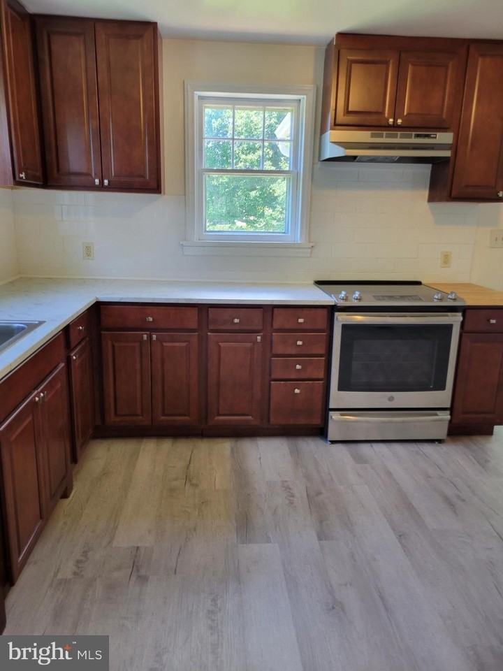 106 CENTER Avenue - Photo 6 of 20