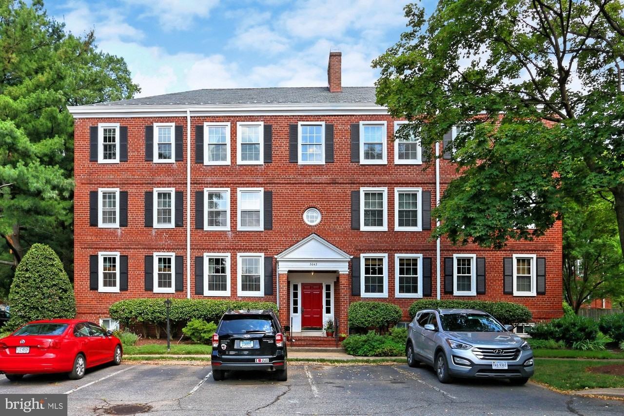 3043 S Columbus St #C1 - Photo 2 of 34