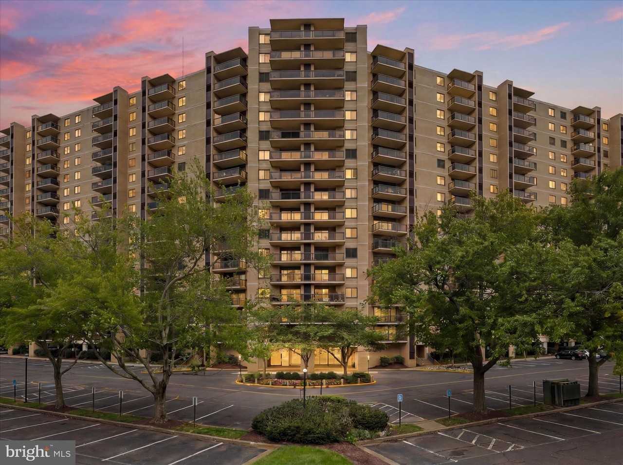 309 Yoakum Pkwy #1002