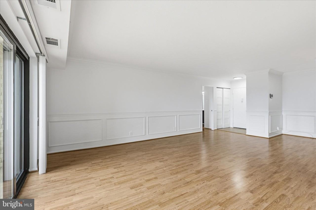 309 Yoakum Pkwy #1002 - Photo 6 of 45