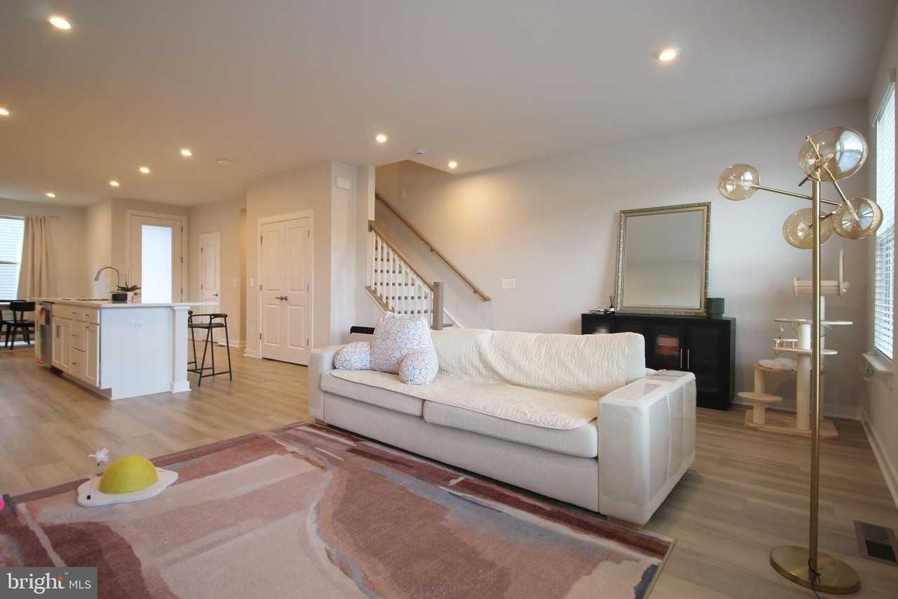 2107 Acadia Rd - Photo 5 of 30