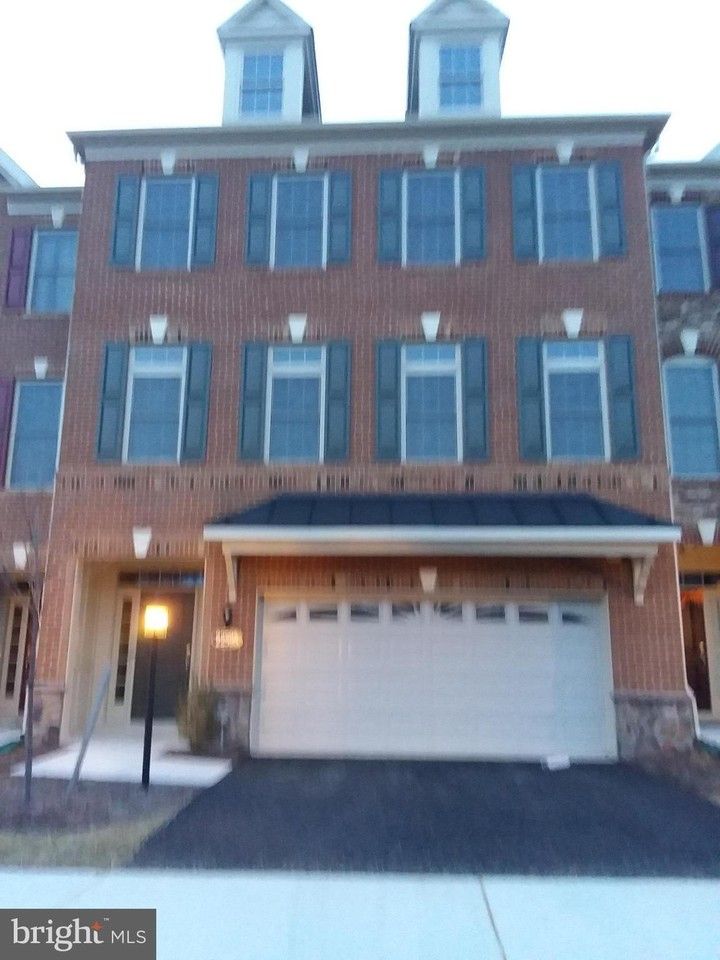22595 Windsor Locks Sq - Photo 2 of 50