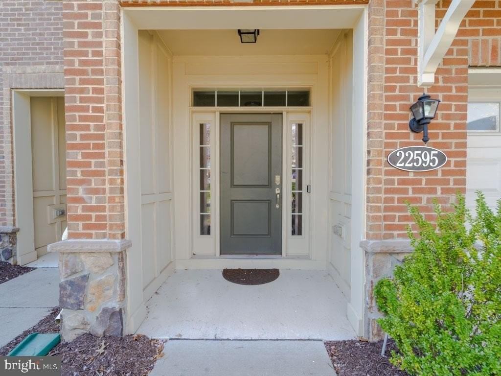 22595 Windsor Locks Sq - Photo 3 of 50