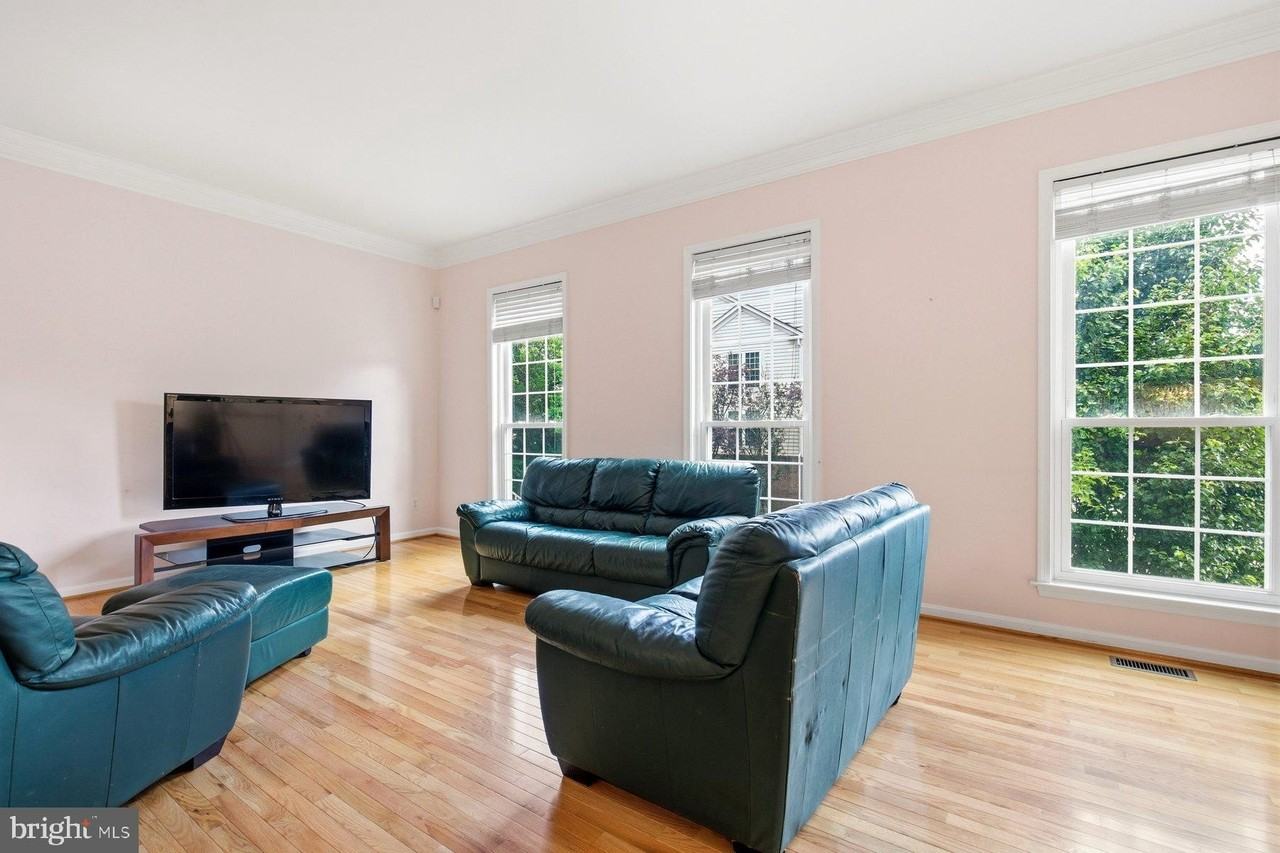 20866 Trinity Sq - Photo 7 of 28