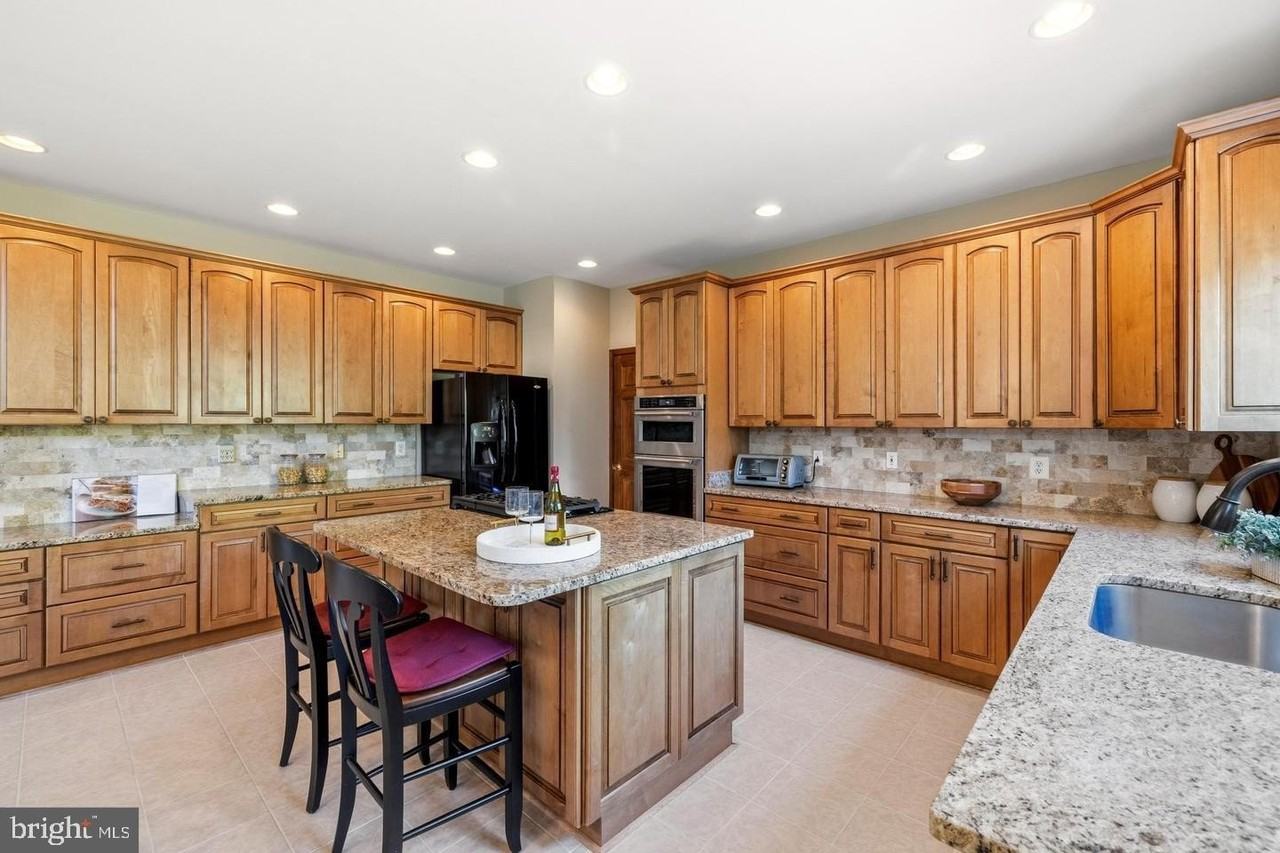 21916 Bellair Ct - Photo 2 of 50