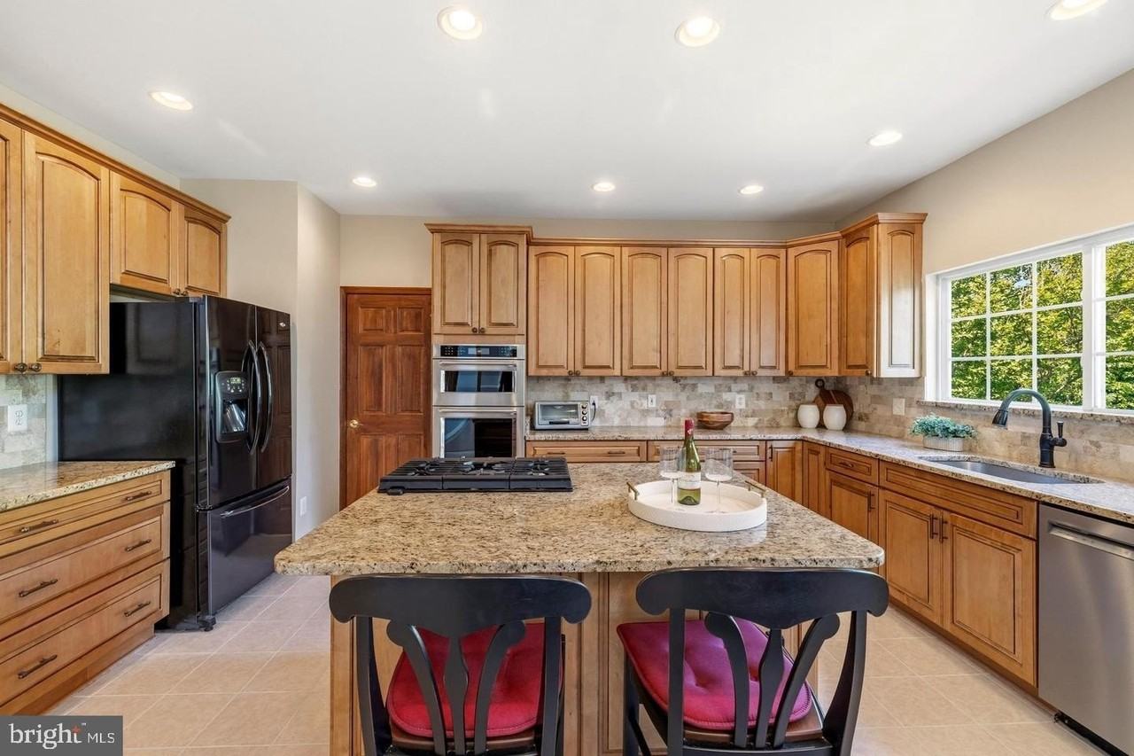 21916 Bellair Ct - Photo 3 of 50