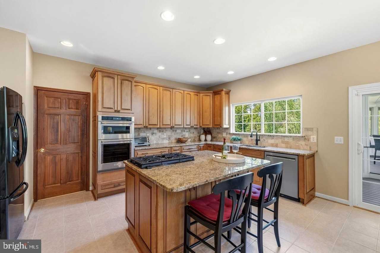 21916 Bellair Ct - Photo 4 of 50