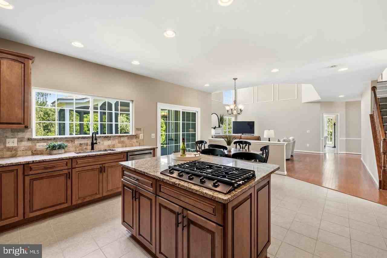 21916 Bellair Ct - Photo 5 of 50
