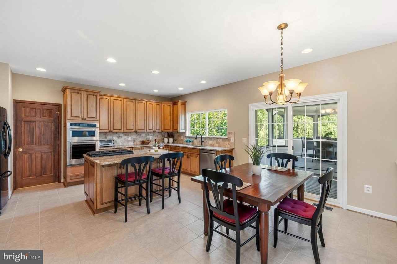21916 Bellair Ct - Photo 7 of 50