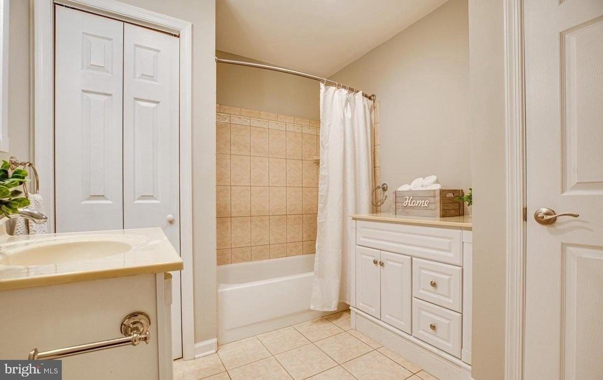 302 Grosvenor Ln #234 - Photo 2 of 5