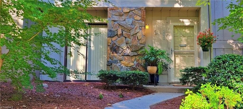 203 Lamplighter Cir - Photo 2 of 29