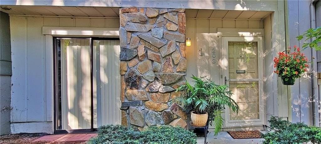 203 Lamplighter Cir - Photo 3 of 29