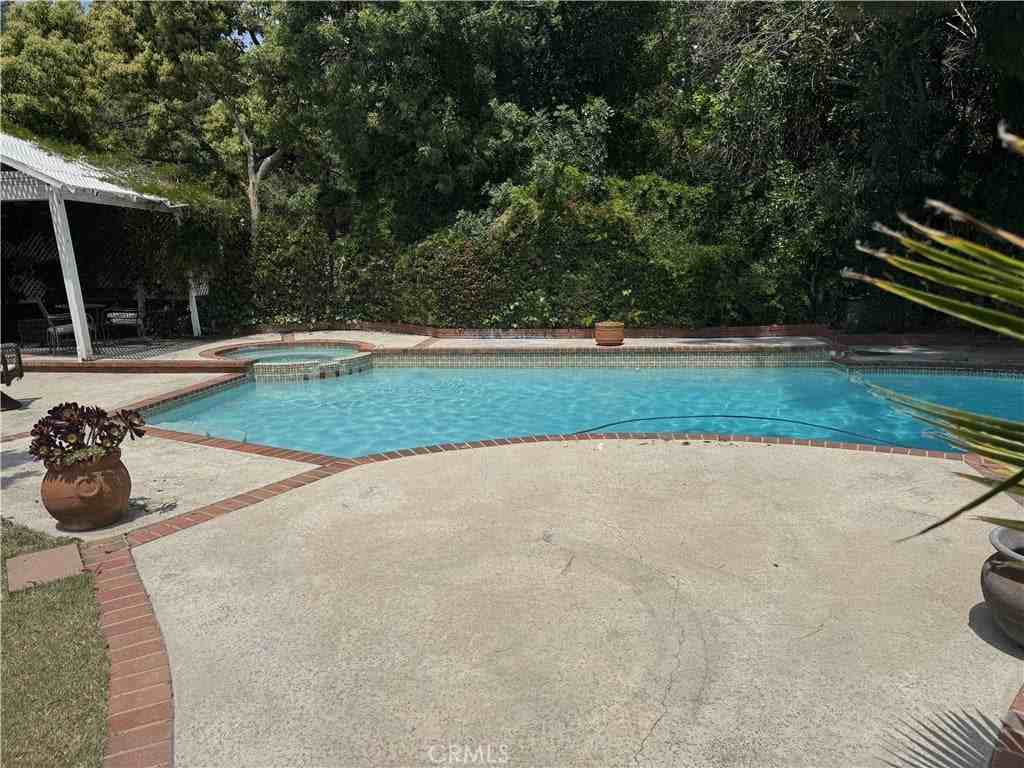 833 Hugo Reid Dr - Photo 4 of 5