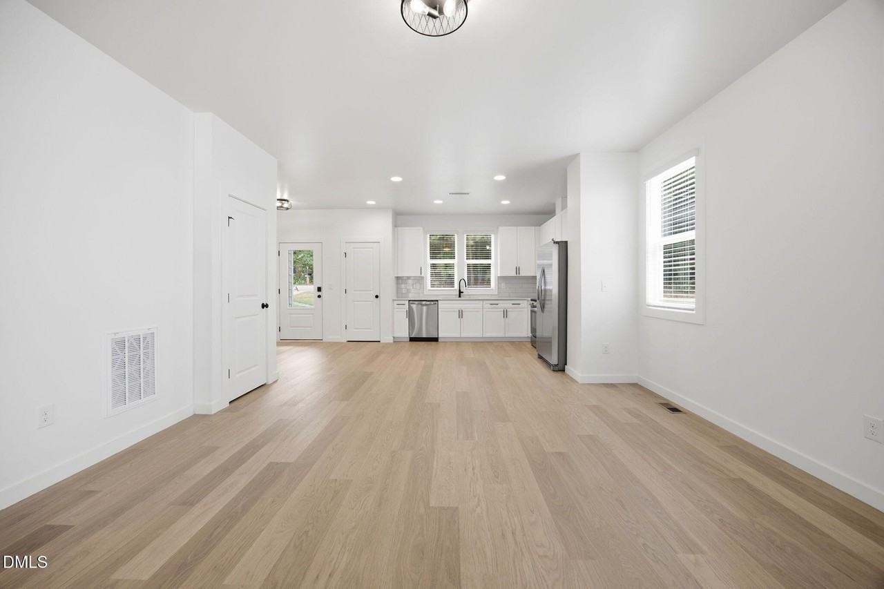 2811 Wilcox Pl #101 - Photo 6 of 26