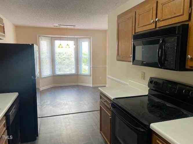 553 Darby Glen Ln - Photo 2 of 9