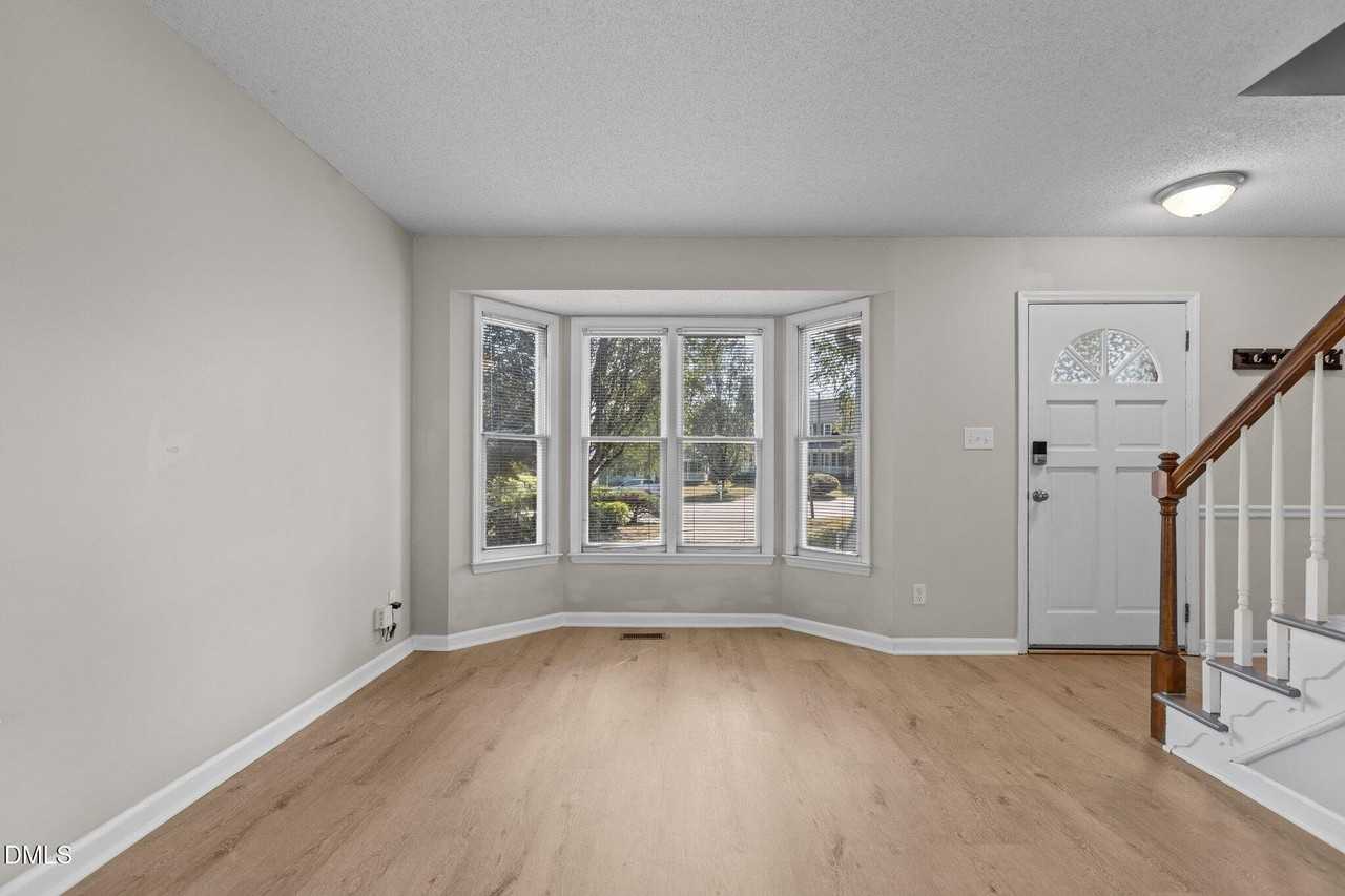 4309 Warfield Pl - Photo 7 of 43