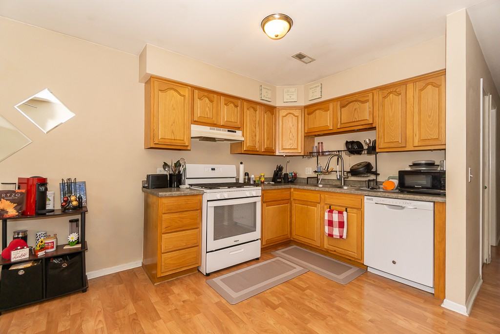 381 S Collins St ##B - Photo 5 of 16