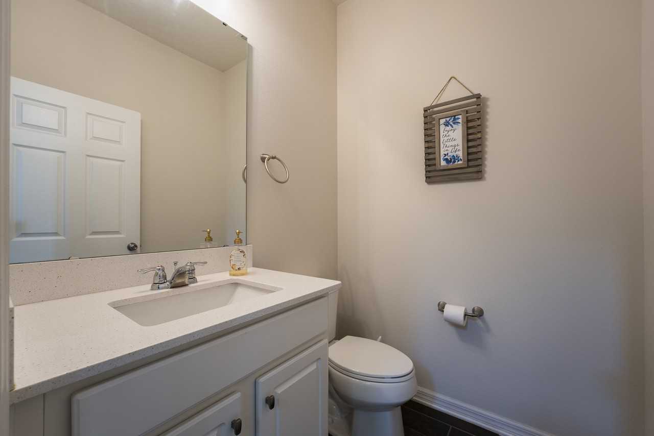 8100 Summerlake Groves St #1 - Photo 4 of 40