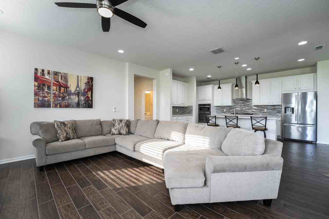 8100 Summerlake Groves St #1 - Photo 7 of 40