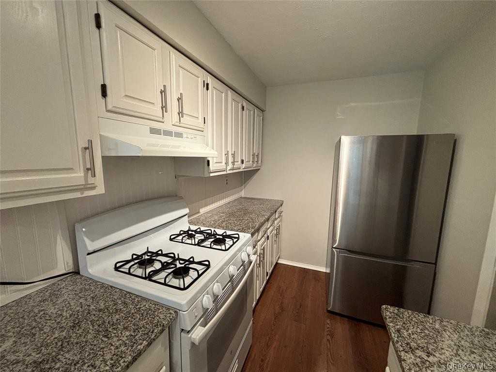 6 Colonial Rd - Photo 2 of 13