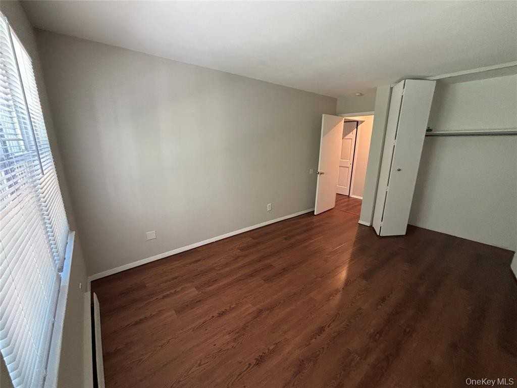 6 Colonial Rd - Photo 7 of 13
