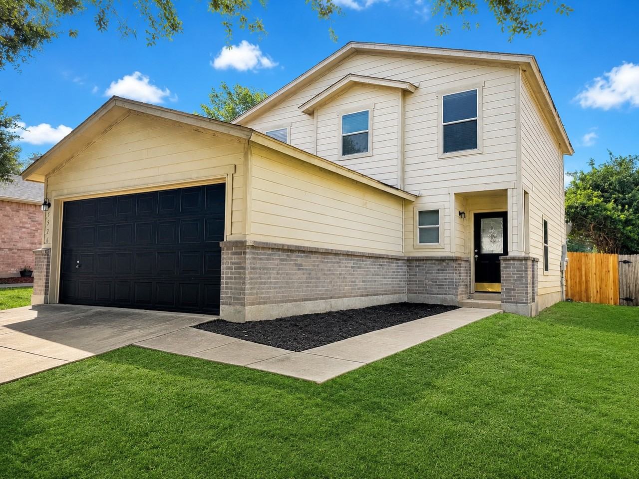 5526 Spring Walk - Photo 3 of 20