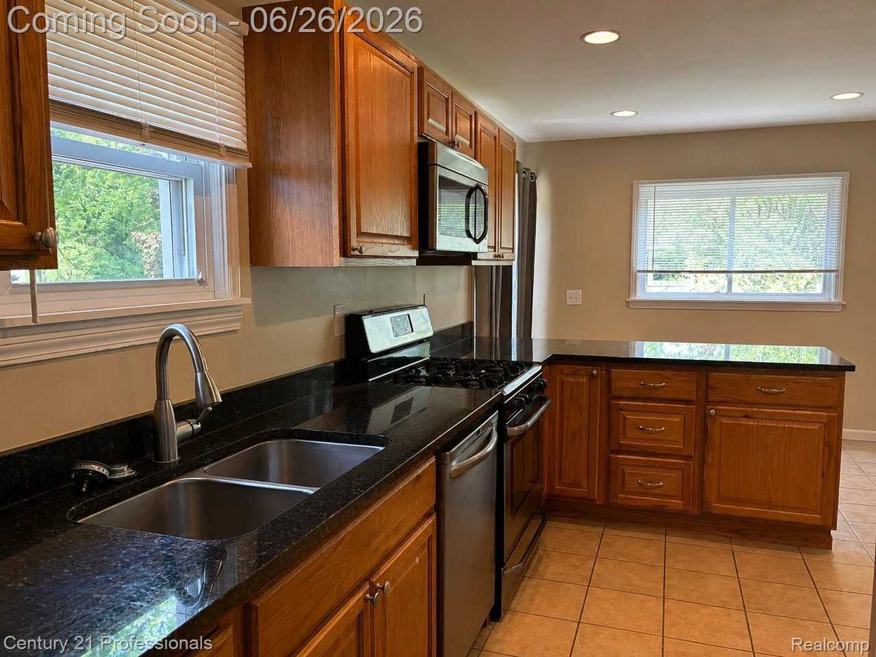 2875 Marlington Rd - Photo 5 of 27