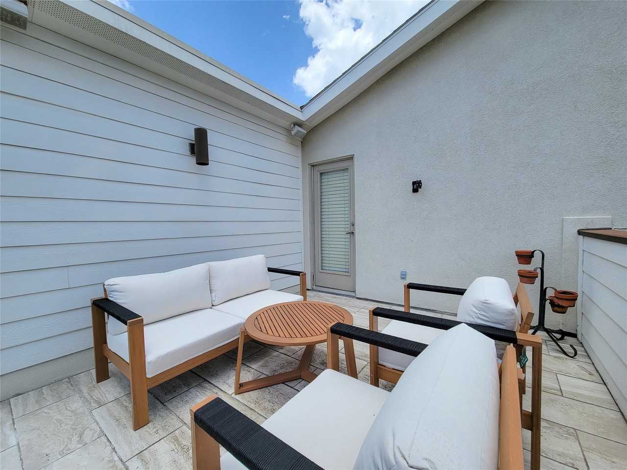 403 Jackson Hill St - Photo 5 of 42