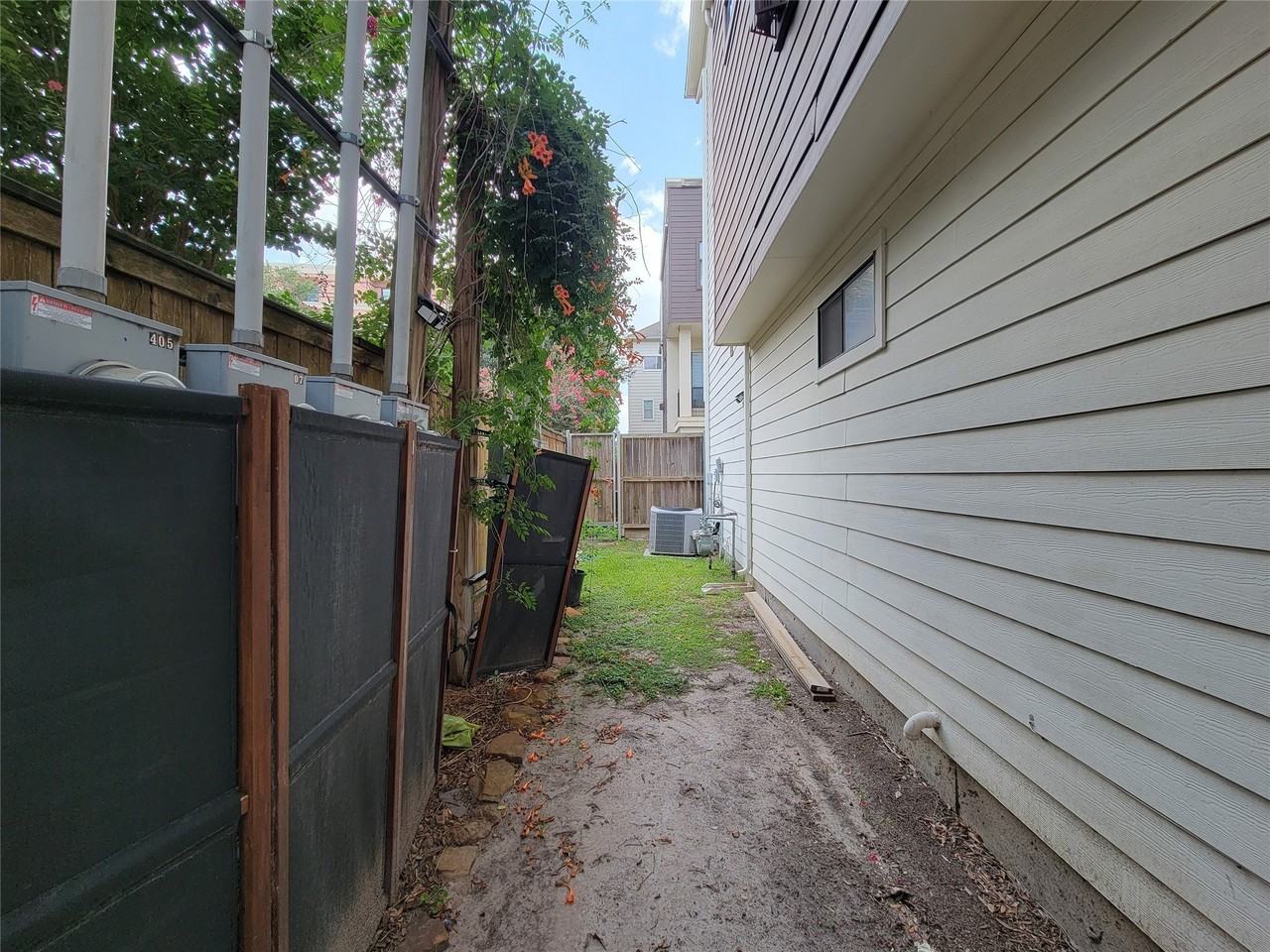 403 Jackson Hill St - Photo 7 of 42