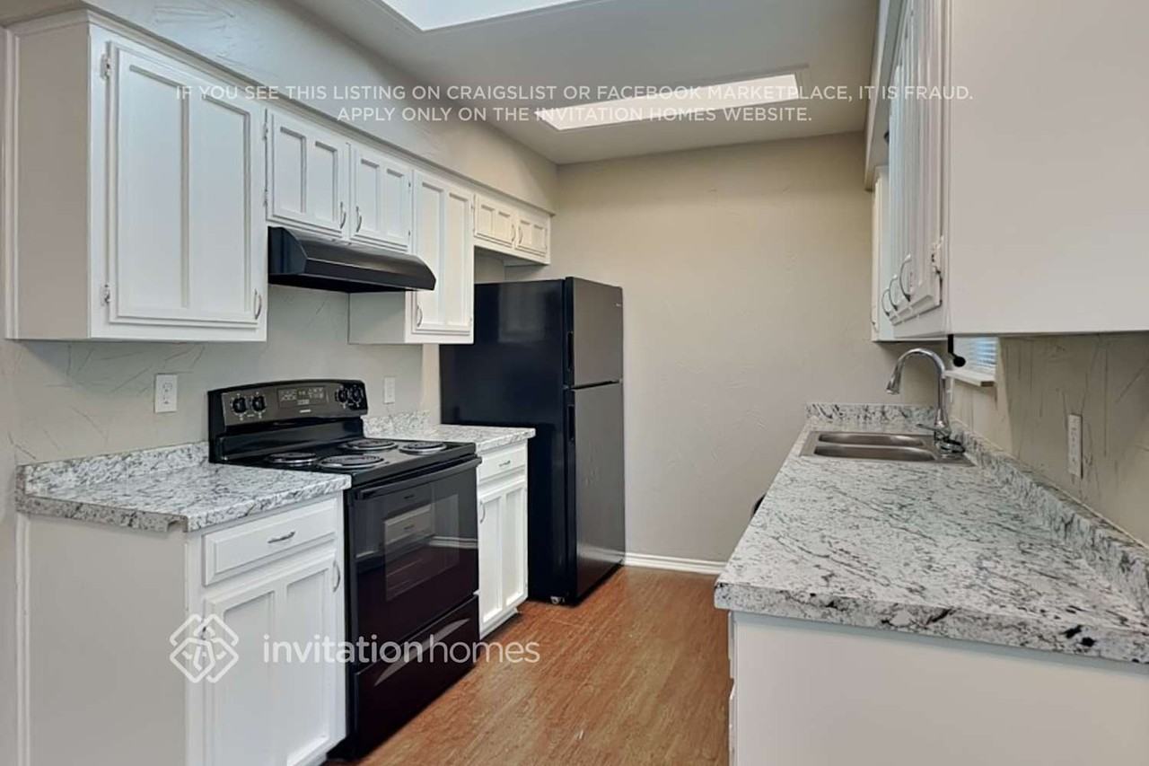 3217 Brooke St - Photo 7 of 17