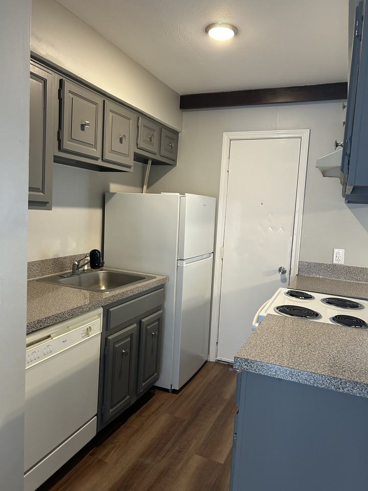 13839 Turnberry Ln #126 - Photo 4 of 12