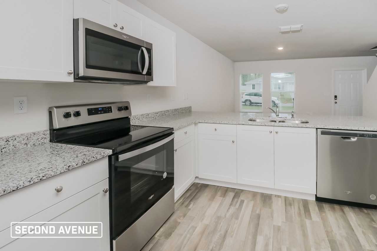 2471 W Vespero St - Photo 3 of 9
