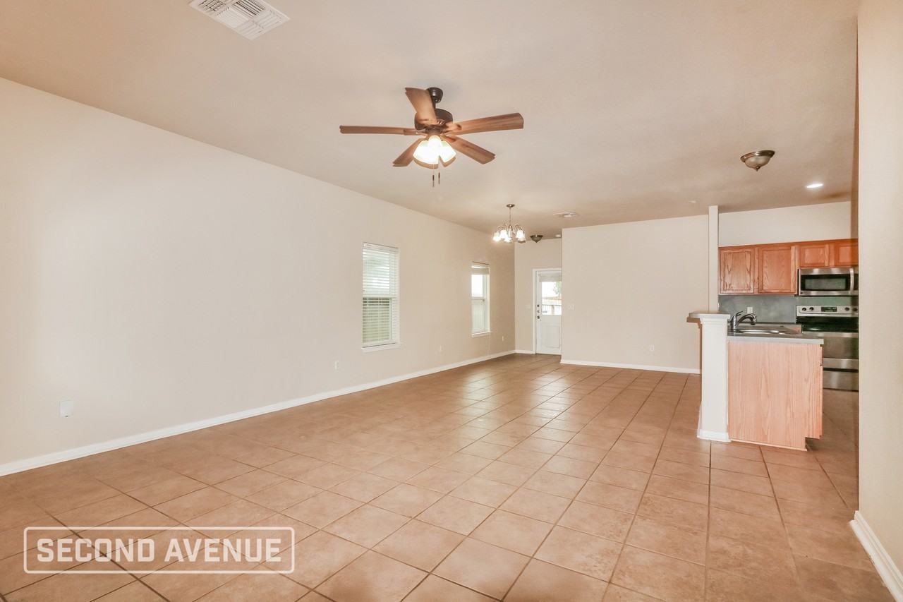 2613 Las Brisas St - Photo 6 of 27