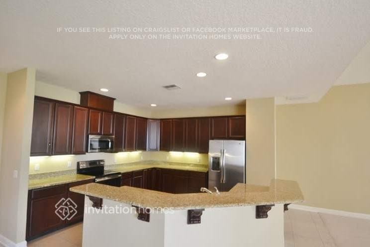 934 Home Grove Dr - Photo 3 of 11