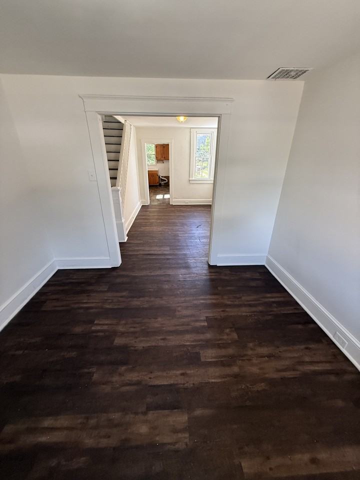 638 E Walnut St #1 - Photo 3 of 12