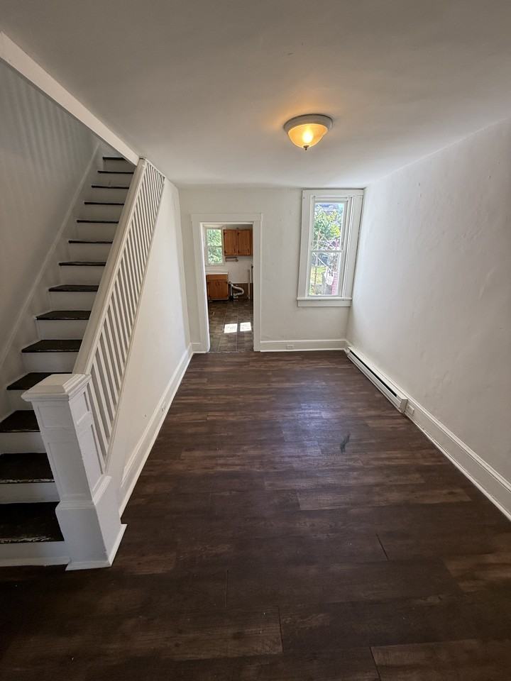 638 E Walnut St #1 - Photo 4 of 12