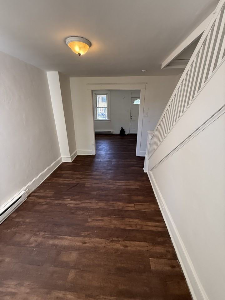 638 E Walnut St #1 - Photo 5 of 12