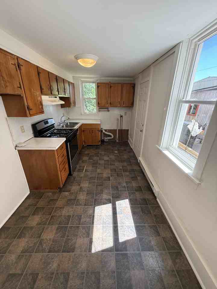 638 E Walnut St #1 - Photo 6 of 12