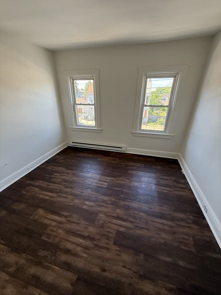 638 E Walnut St #1 - Photo 7 of 12